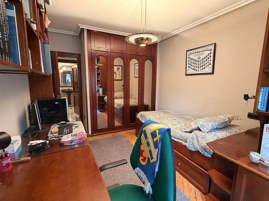 Camere da letto - Spacious Apartment with Dual Entrances in Mieres
