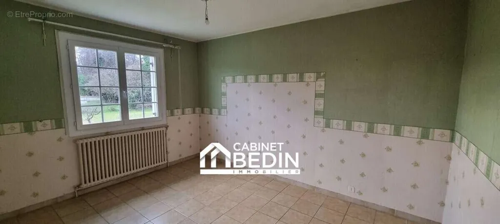 Chambres - Maison avec Piscine et Garage à Martillac