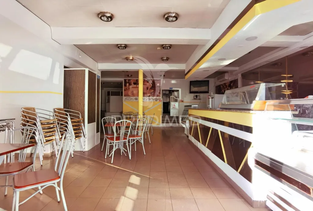 Pièces - Café with Terrace in Pernes