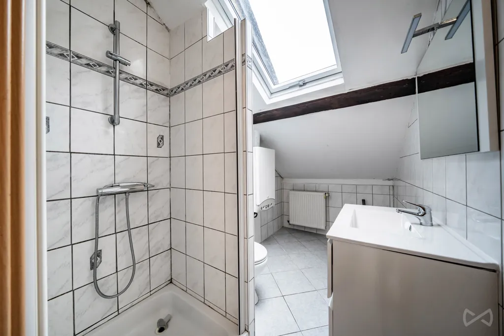Salles de bain - Maison de Rapport à Proximité du Centre à Arlon