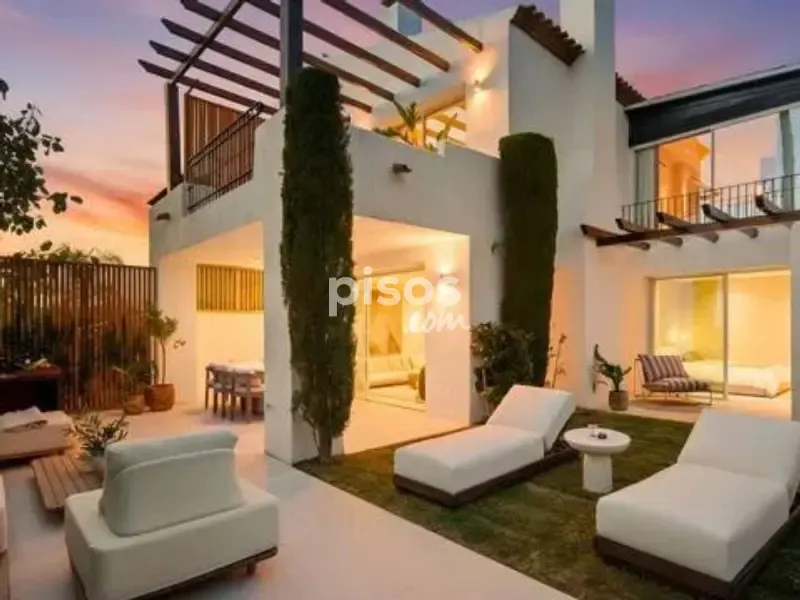 Terrasse - Corner Semi-Detached Villa with Pool in Marbella
