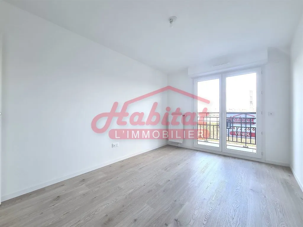 Magamistoad - New 3-Bed Flat with Parking in Chelles Centre