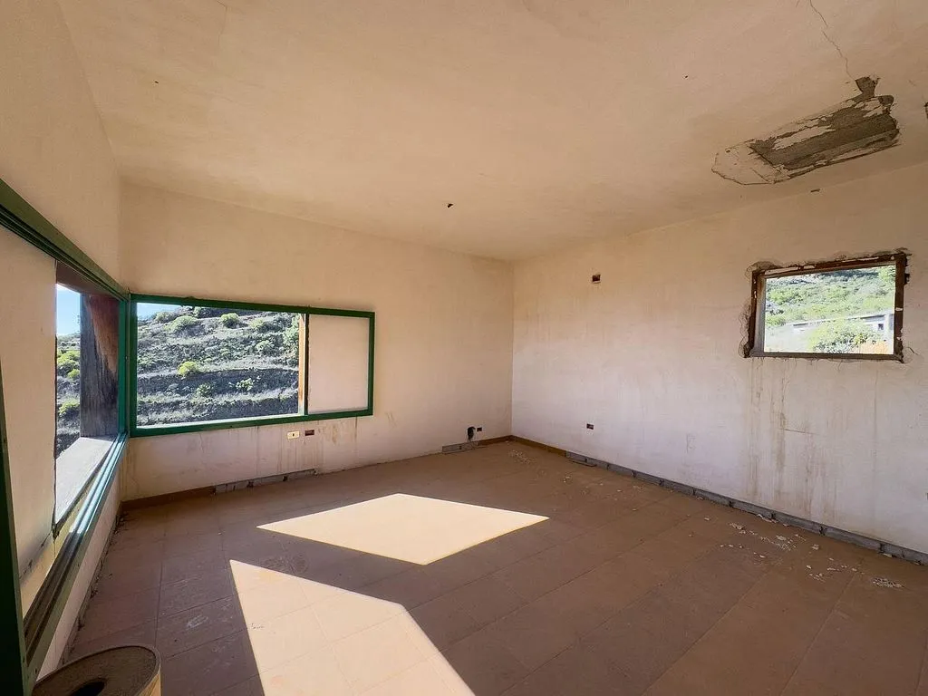 Toad - Rustic Property with Restoration Potential in Arafo