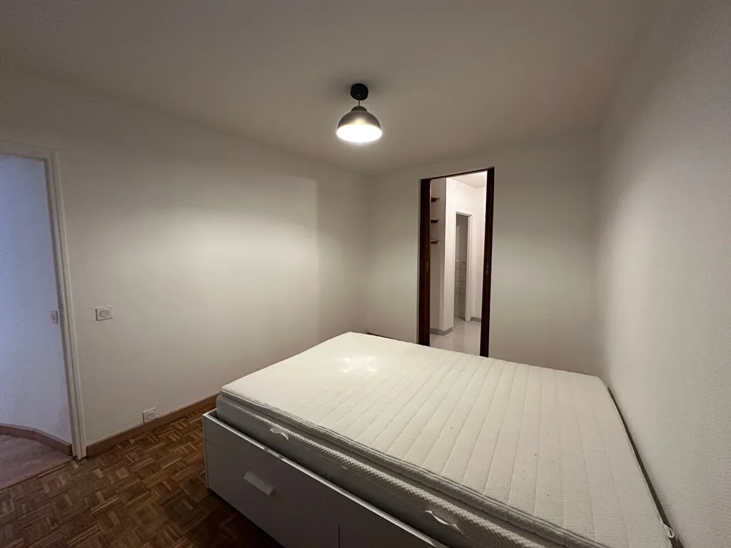 Magamistoad - Fully Renovated 2-Bed Flat with Parking in Tribunal Area