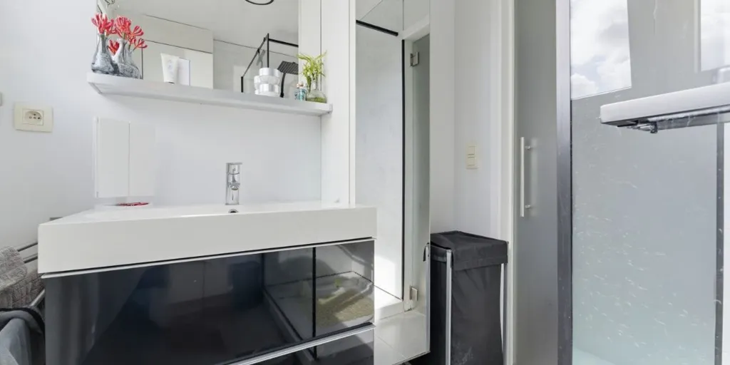 Salles de bain - Maison Semi-Détachée avec Jardin à Veurne