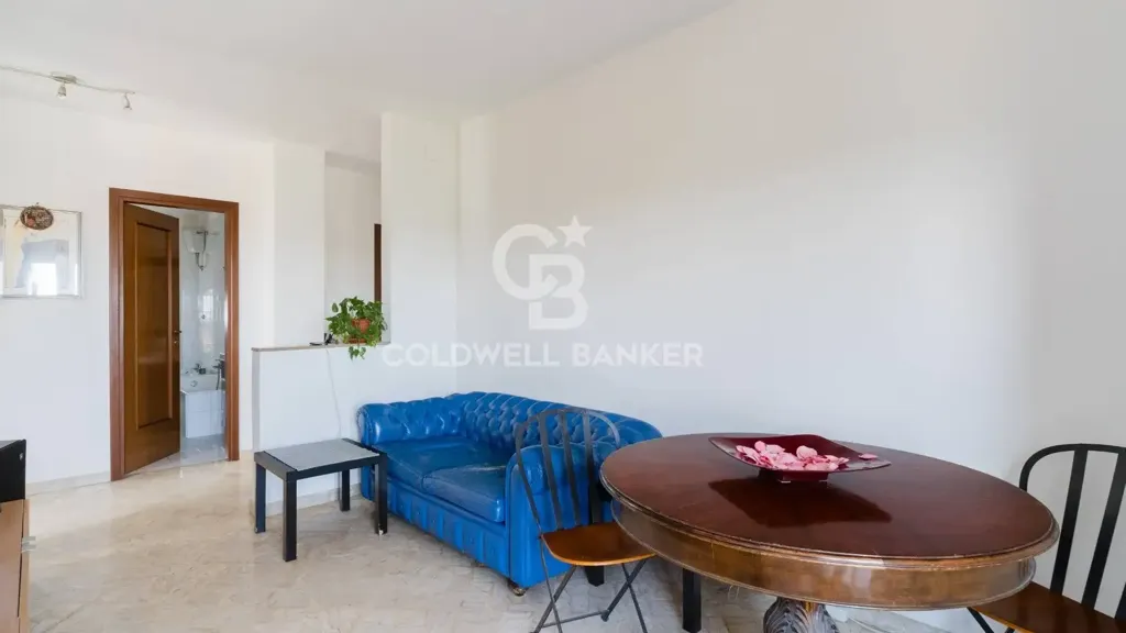 Living Room - Efficient Apartment with Triple Exposure in Bari