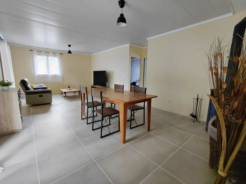 Salle à manger - Bungalow avec jardin paysagé à Les Lèches