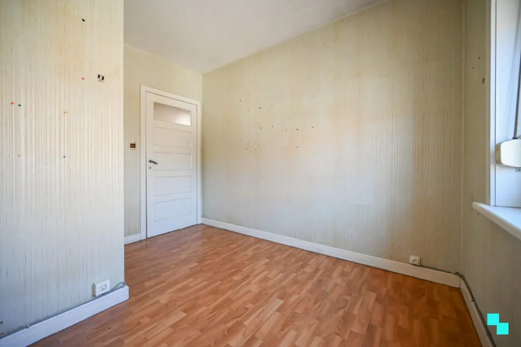 Stanze - Corner House to Renovate in Izegem