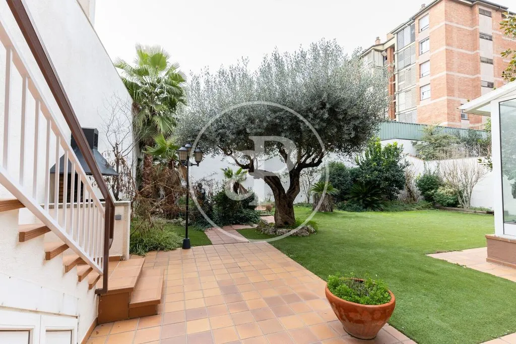 Jardin - Luxury Villa with Pool in Sabadell
