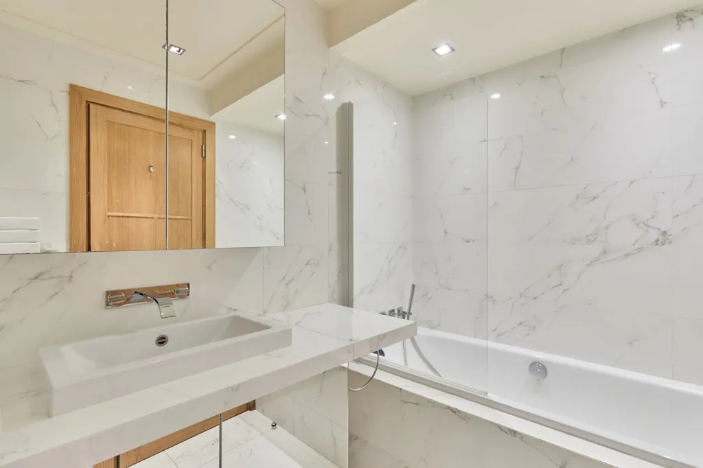 Bathrooms - Paris Apartment with Balcony in Passy