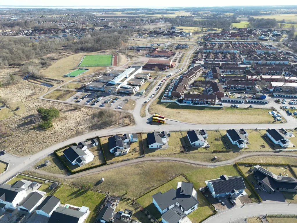 Õhuvaade - New Build Plot in Child-Friendly Smedby