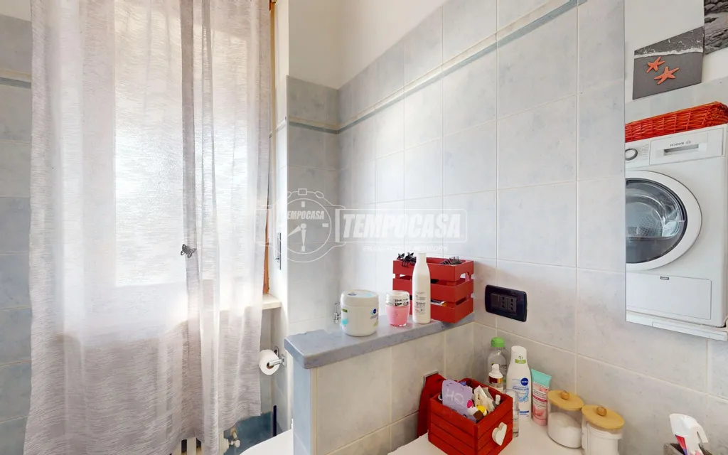 Salles de bain - Rear-Converted Apartment with Balcony in Turin