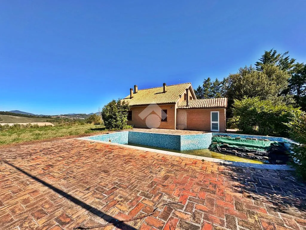 Piscine - Renovated Villa with Pool in Fabriano