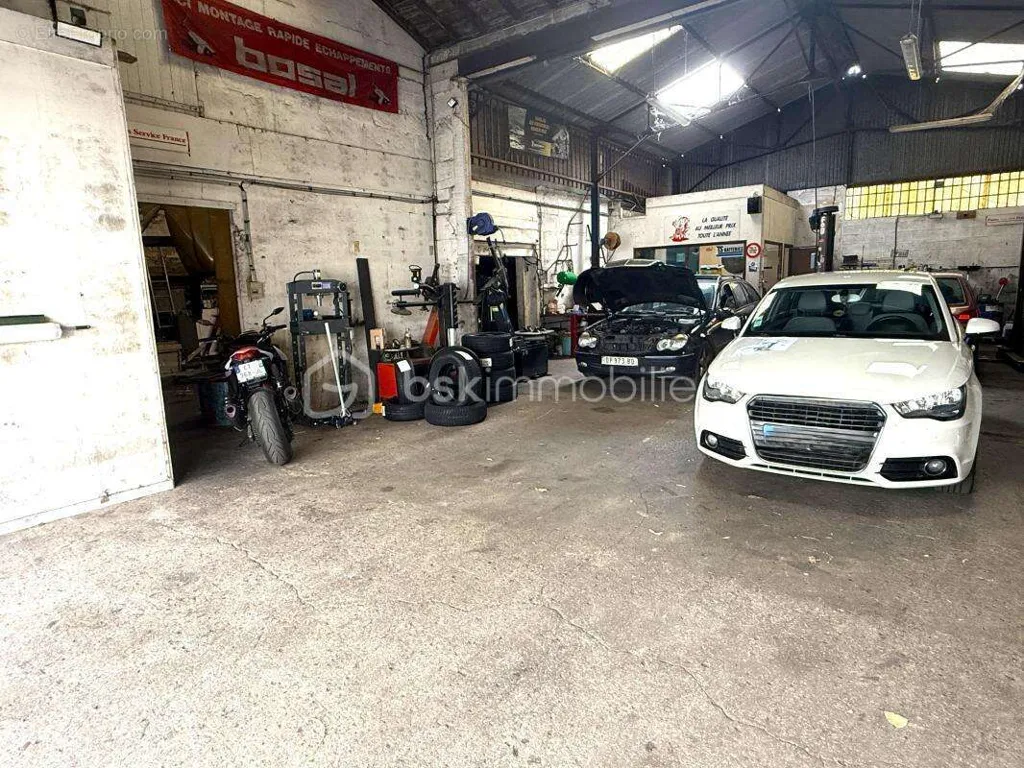 Garage - Commercial Space with Apartment in Jonzac Centre