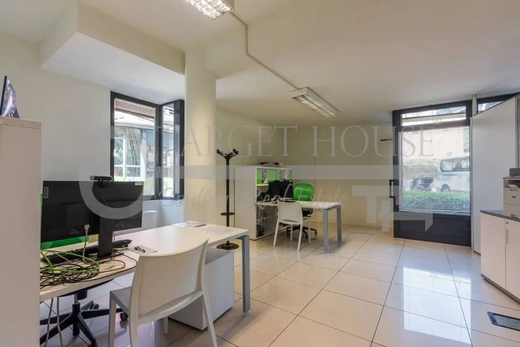 Kabinet - Office with Lake View in Como