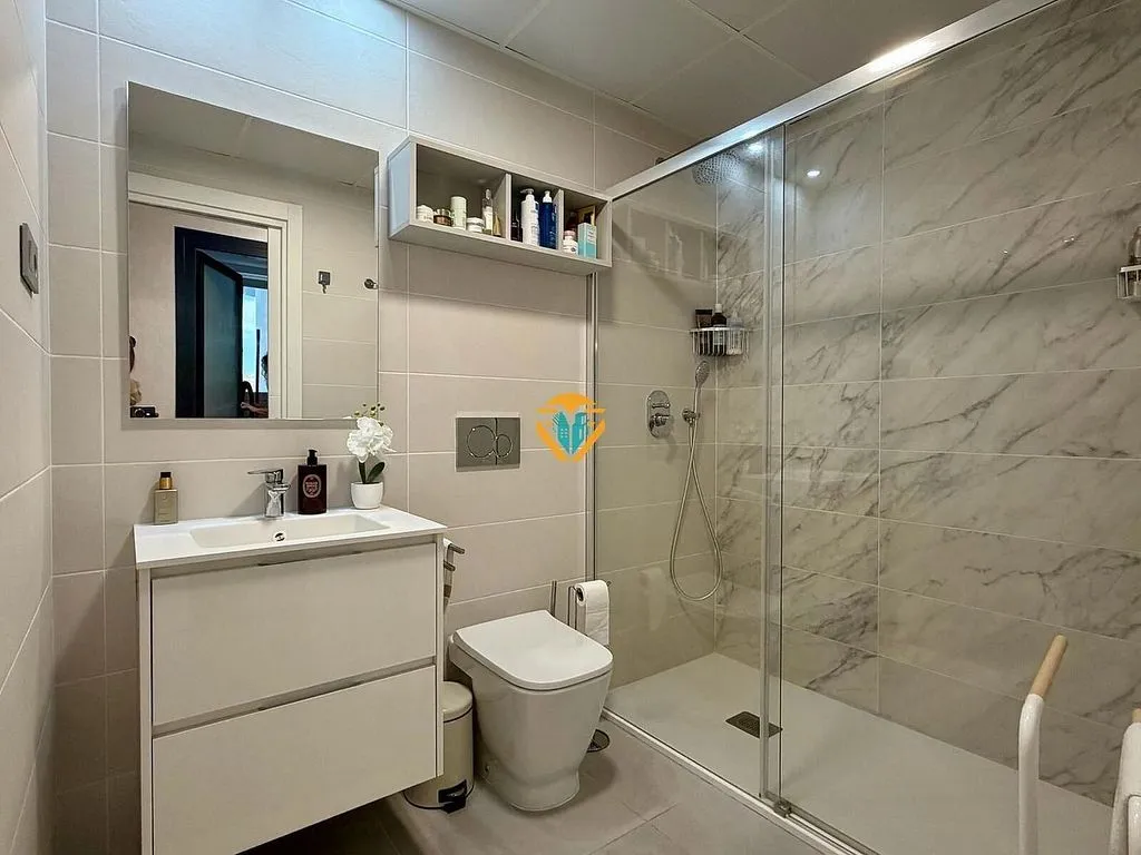 Bathrooms - Apartment with Pool and Terrace in Benidorm