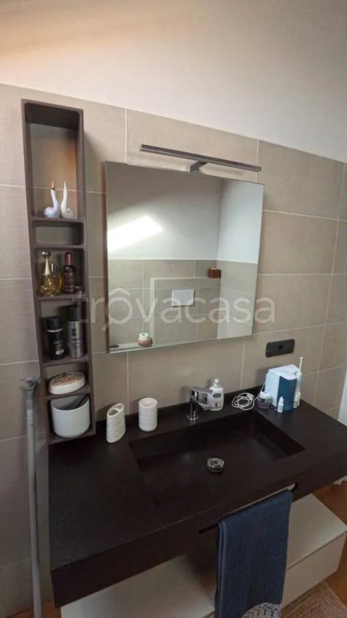 Salles de bain - Modern Apartment with Panoramic View in San Gillio