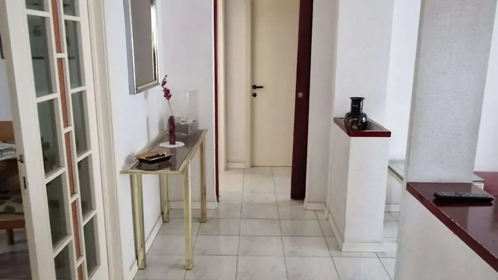 Entrée - Apartment with Triple Exposure in Bocconi, Ancona