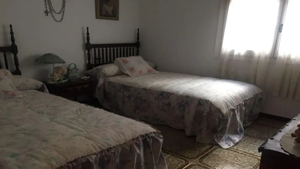 Schlafzimmer - Spacious Centre-Almansa Apartment with Views