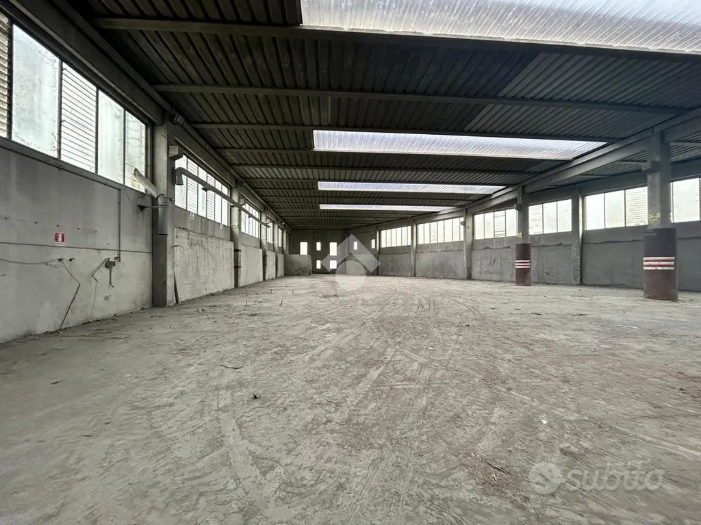Toad - Industrial Warehouse with 1300 sqm in Cellatica