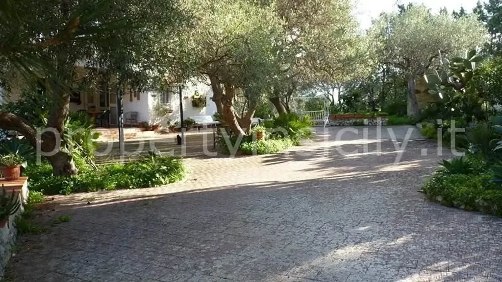 Villa with Panoramic Views in Noto