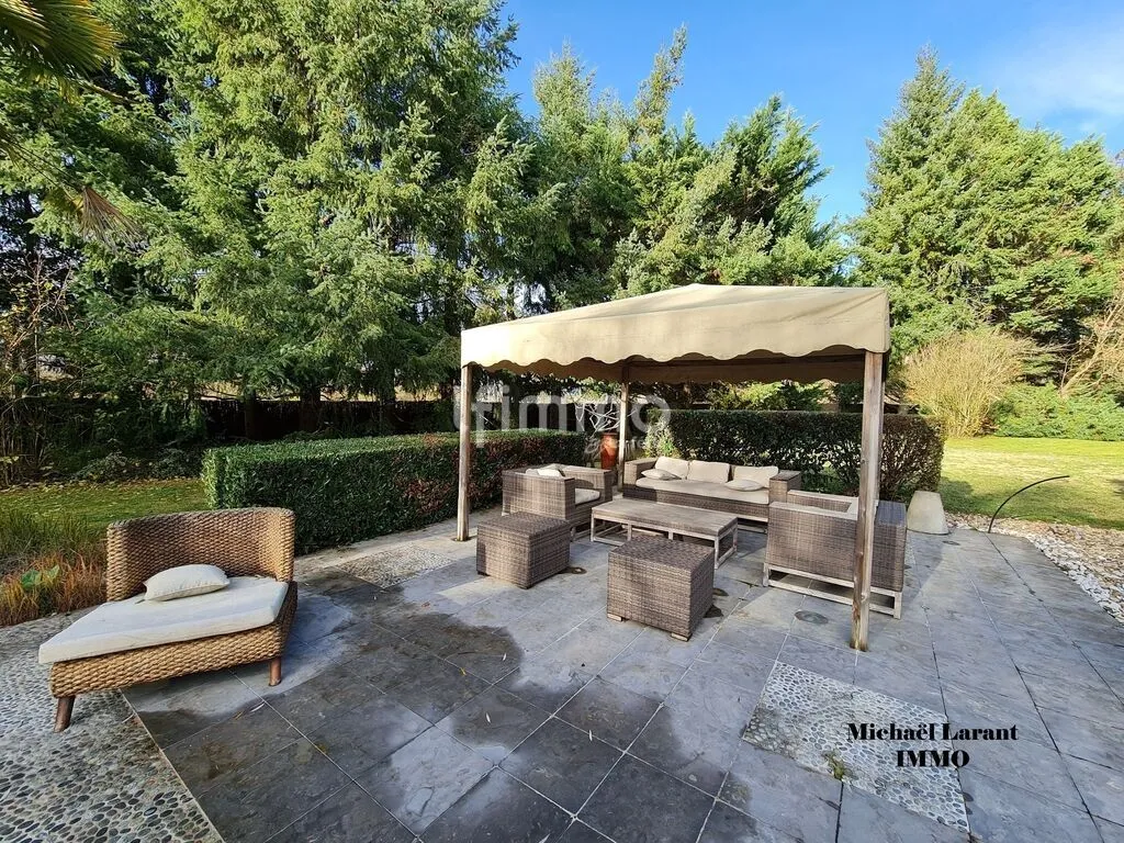 Aed - Renovated House with Pool near Lencloître