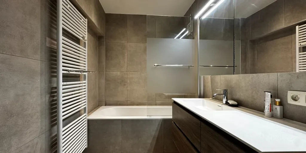 Vannitoad - Renovated Apartment with Terrace near Citadelpark, Ghent