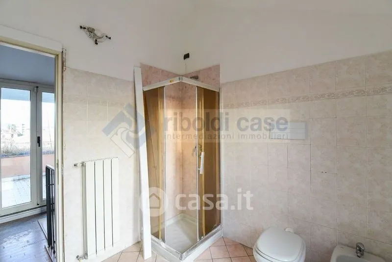 Vannitoad - Four-Room Apartment with Balconies in Mariano Comense