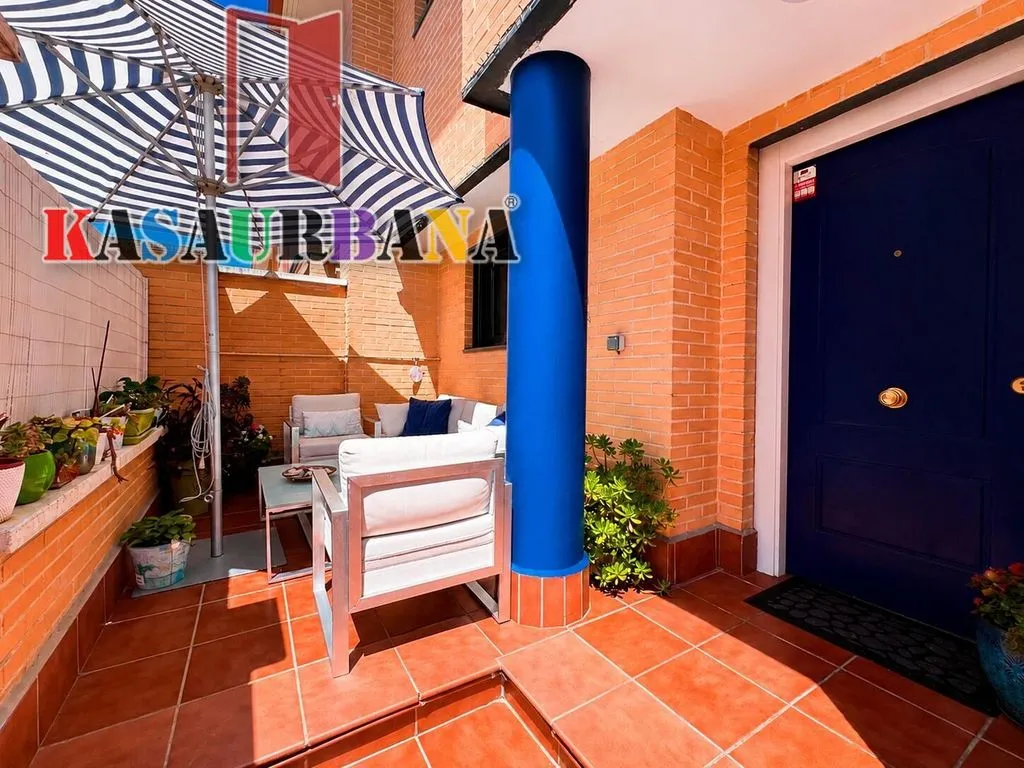 Aed - Terraced House with Pool in Hospital