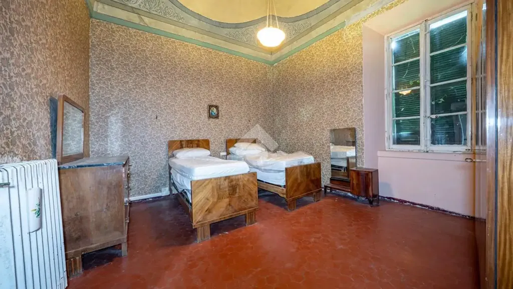 Chambres - Historic Castle with 2 Ha Land in Parma