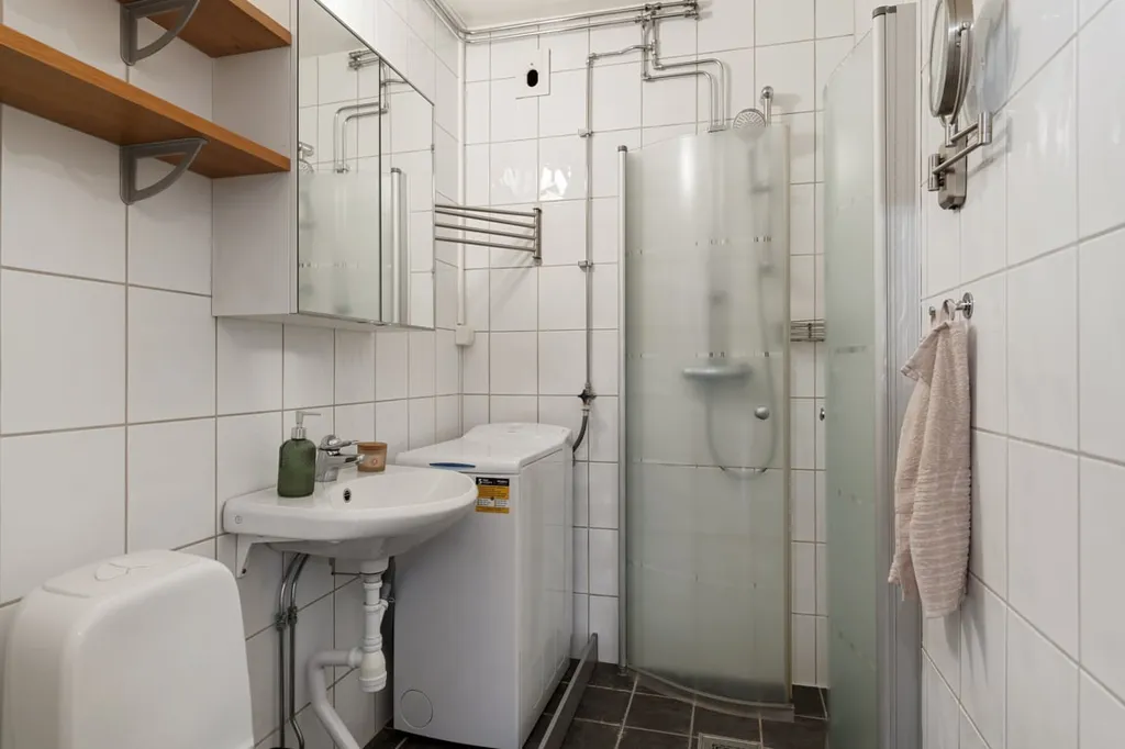 Vannitoad - Modernised 1.5-Bedroom Flat with West-Facing Balcony in Göteborg
