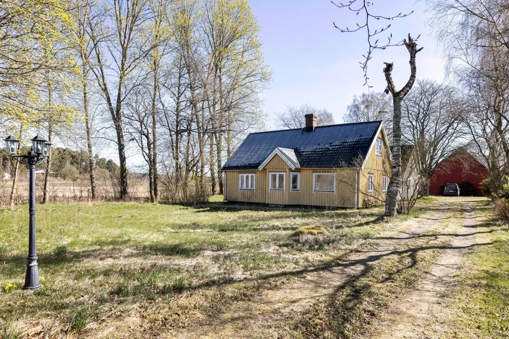 Välivaade - Divided Farm with Development Potential in Göstorp
