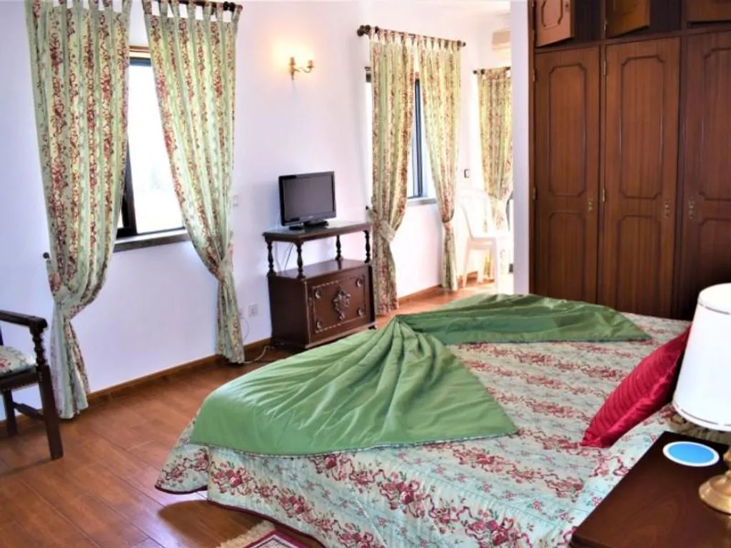 Bedrooms - Luxury Hotel with Pool in Estoril, Cascais