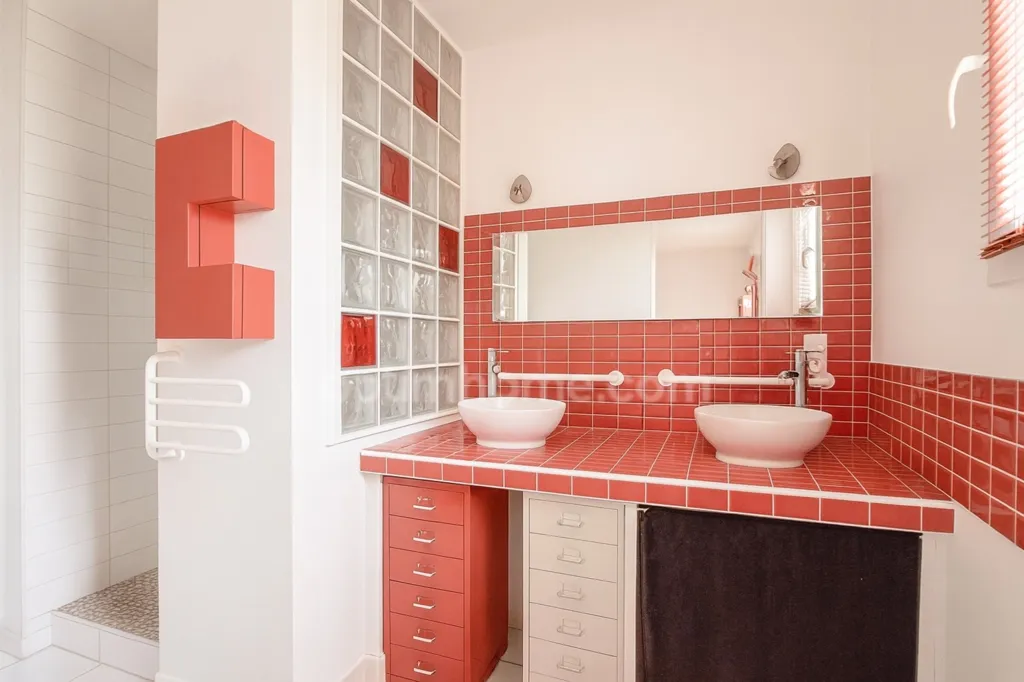 Salles de bain - Maison Contemporaine avec Piscine sur les Hauteurs d'Auch