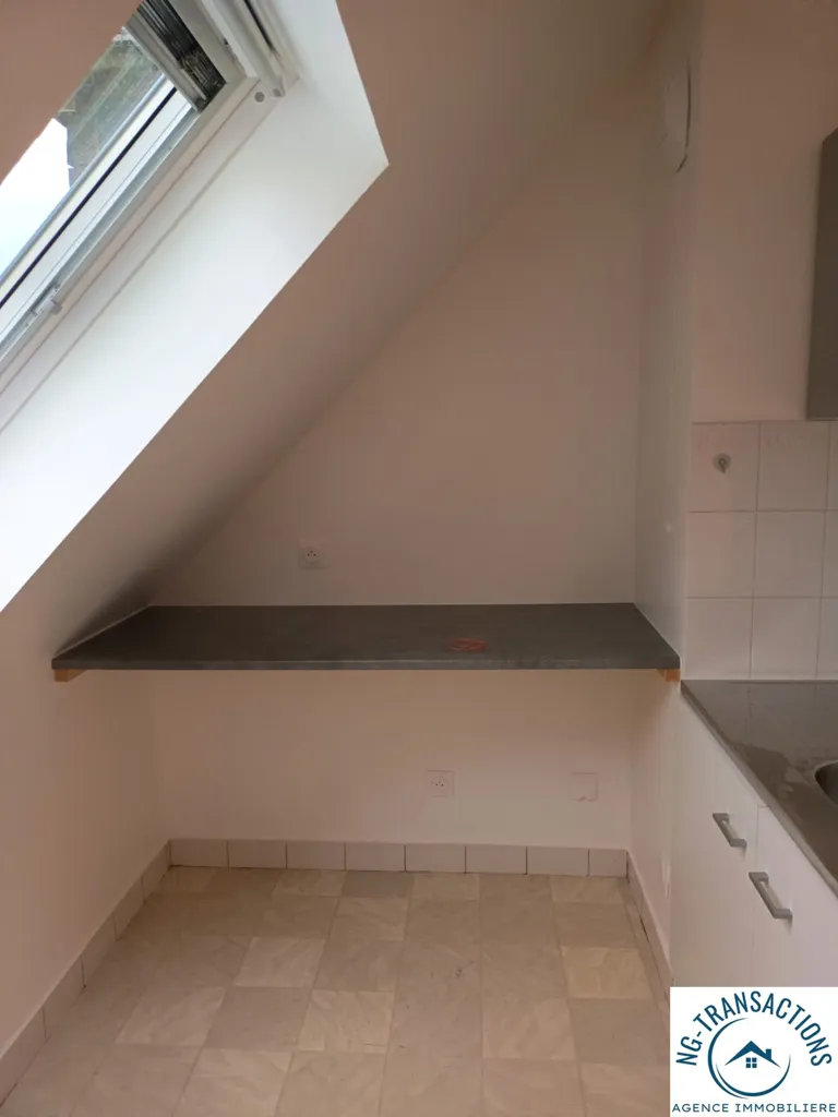 Pièces - Appartement 2 Pièces avec Balcon dans le Calme à Yonne