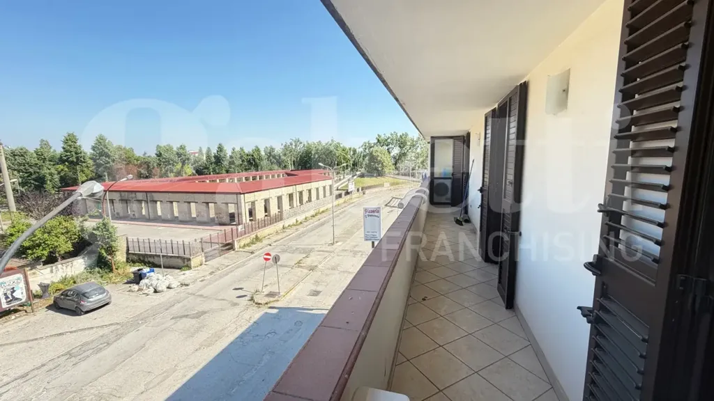 Balcon - Three-Bedroom Apartment in Marcianise