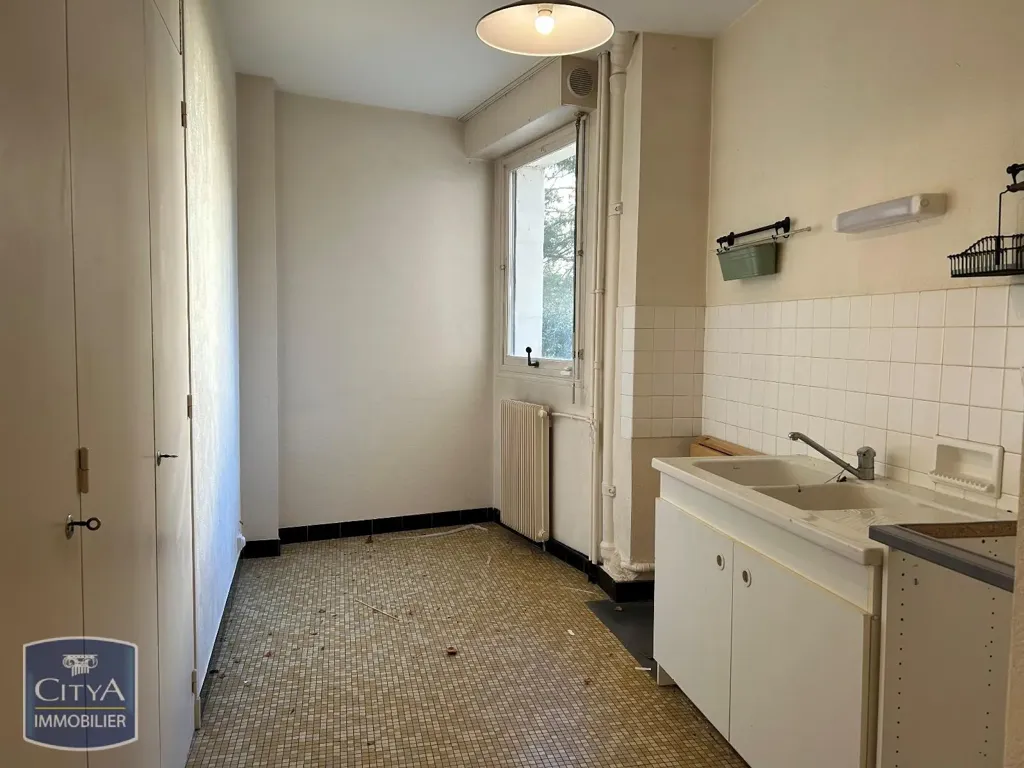 Kitchen - Bright Two-Bedroom Apartment in Blois Centre
