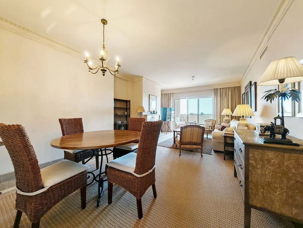 Söögituba - Luxury Apartment with Sea View in Sierra Blanca, Marbella