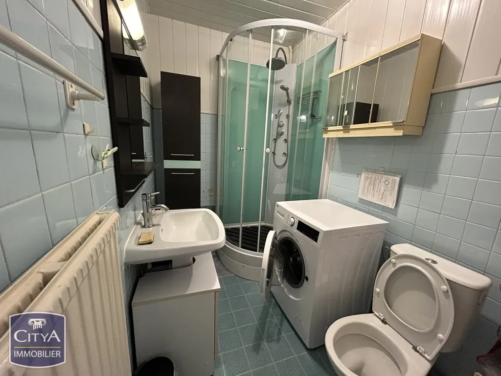 Bathrooms - 1-Bed Apartment with Parking in Balaruc-les-Bains