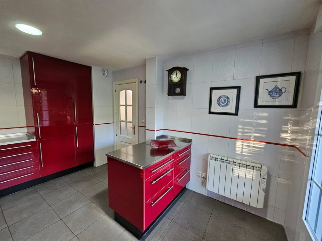 Kitchen - Chalet with Pool in Sierra Norte, Madrid