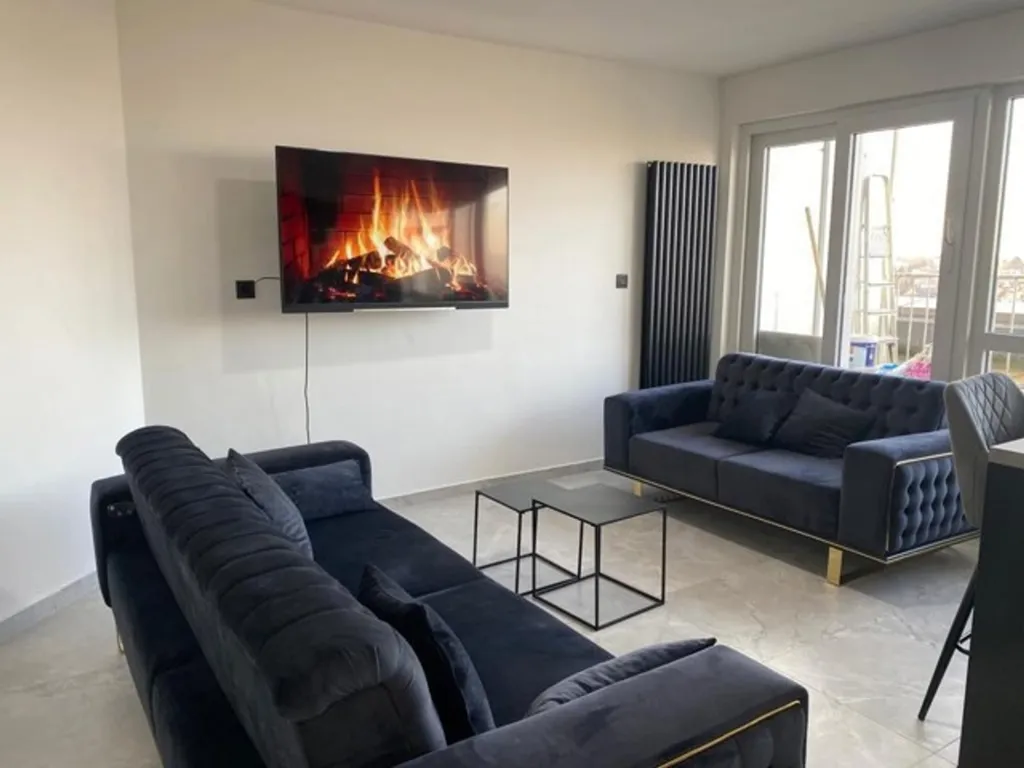 Living Room - Renovated Studio with Terrace in Central Location