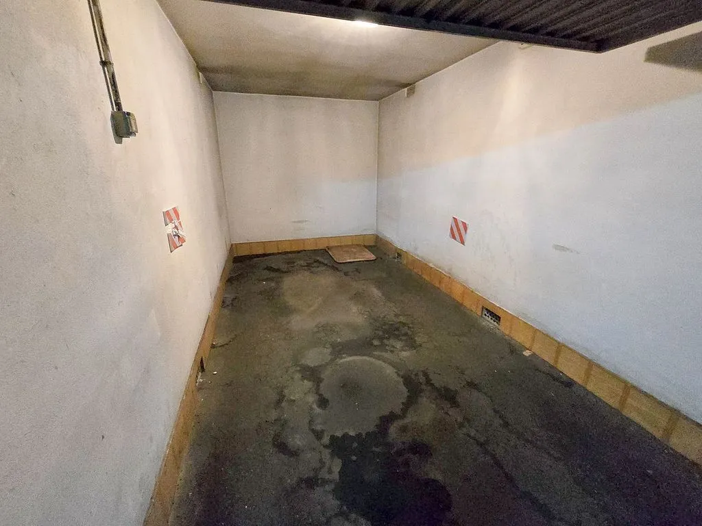 Garaaž - 3-Bedroom Flat with Garage in El Llano, Gijón