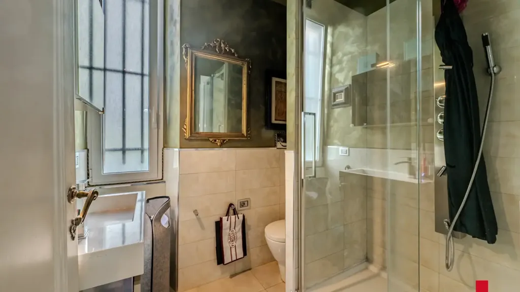 Salles de bain - Charming Apartment with City View in Genoa