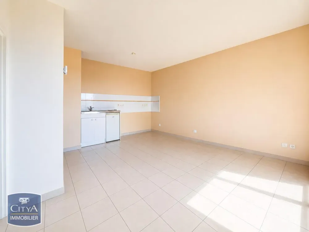 Toad - 2-Bedroom Apartment with Balcony in Riorges