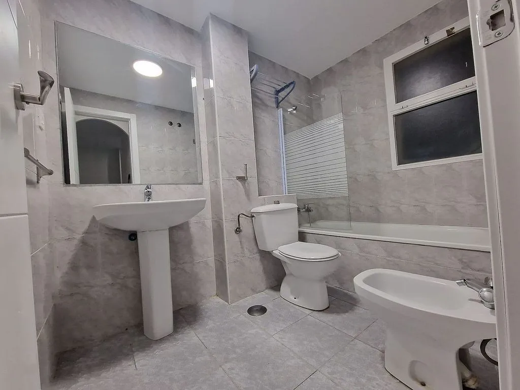 Vannitoad - 1-Bedroom Flat with Pool in Gójar