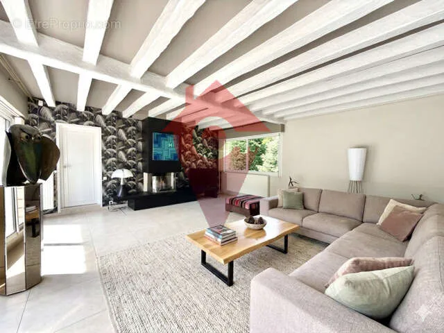 Living Room - Penthouse with Pool in Crespières