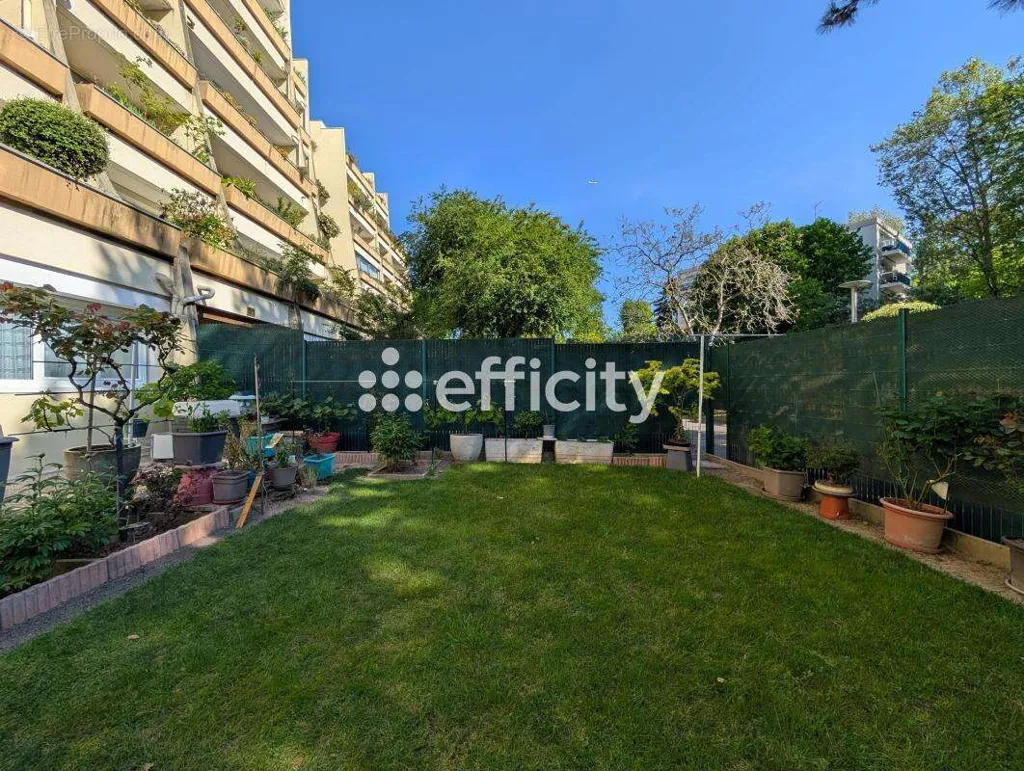 Jardin - Appartement avec Jardin et Terrasse au Calme à Ormesson