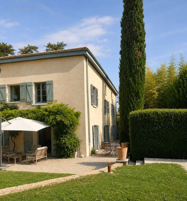 Maison 9 pièces à Tassin-La-Demi-Lune