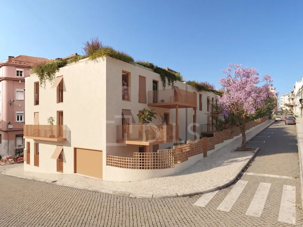 2 Bedroom Flat with Rooftop Pool in Lisbon