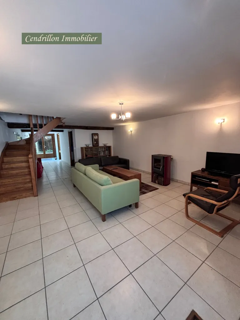 Séjour - Maison de Ville Rénovée avec Jardin à Saint-Jean-de-Maurienne